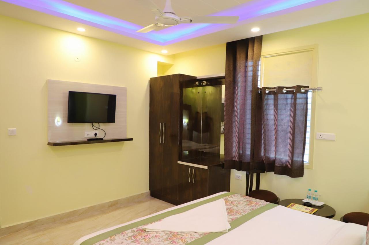 Airport Hotel Shivaka Inn Nueva Delhi Exterior foto